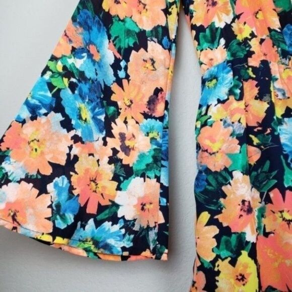 Gianni Bini floral print bell sleeve romper size XS - Picture 9 of 9